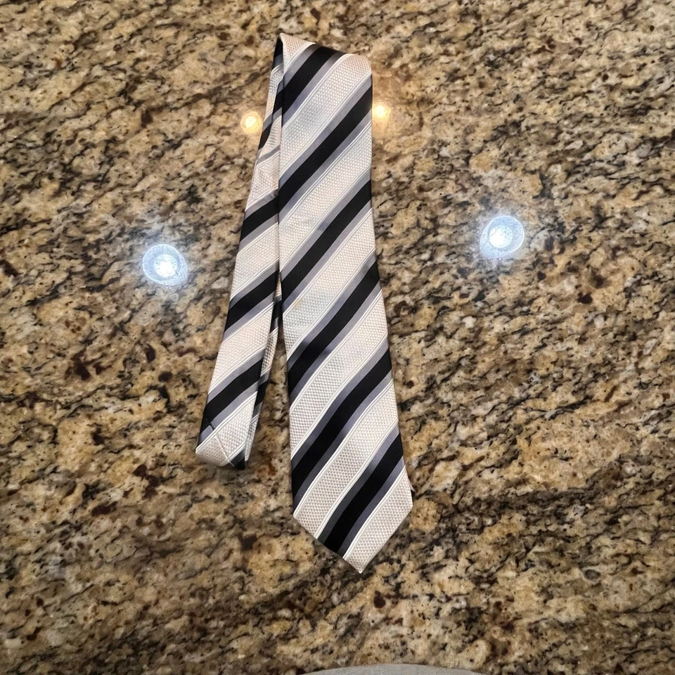 Donald J Trump Signature Collection 100% Silk Cream / Blue / Gray Neck Tie - Image 2 of 4