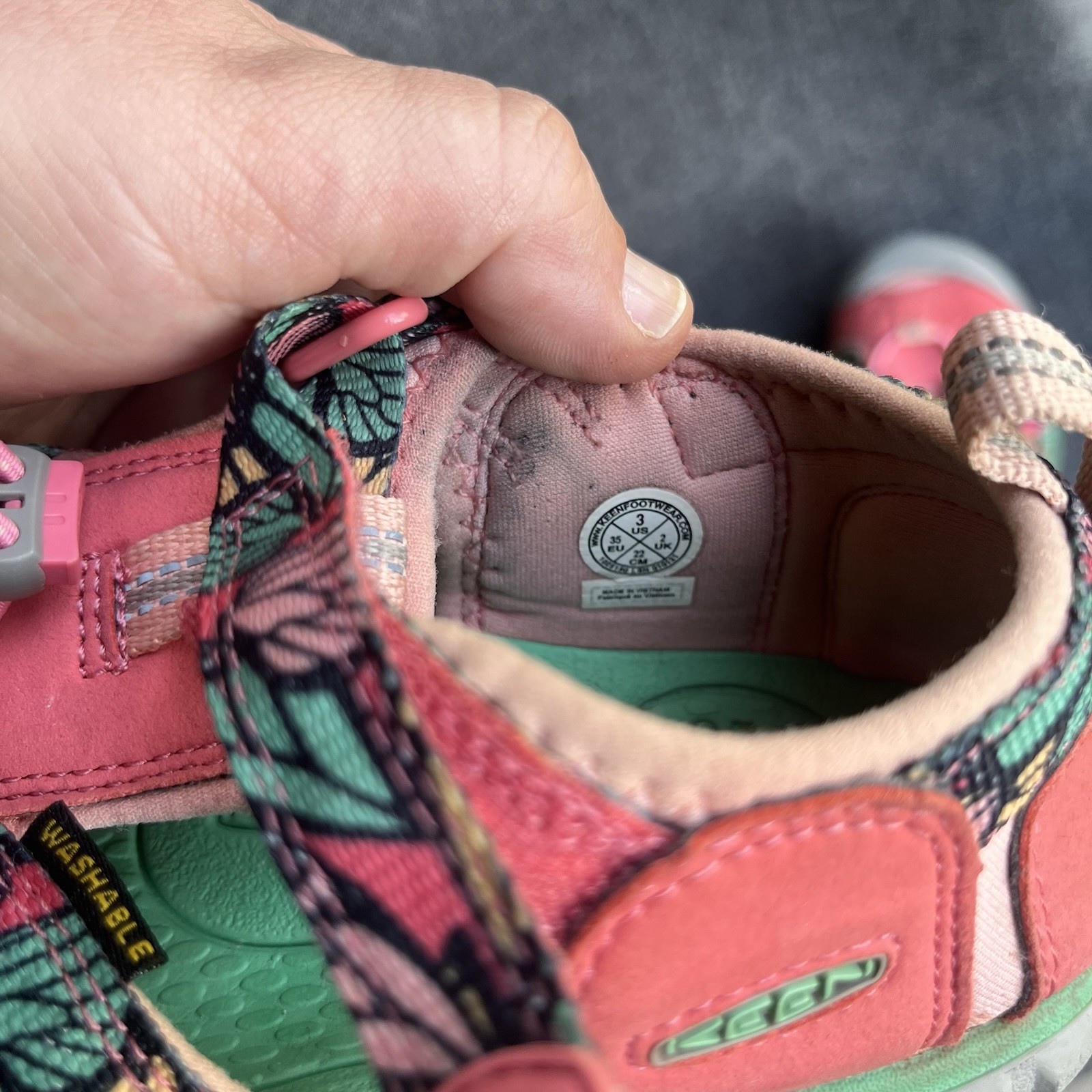 Sandali da bambino KEEN Seacamp II taglia 3 verde rosa scarpe da trekking acqua usati in ottime condizioni farfalla