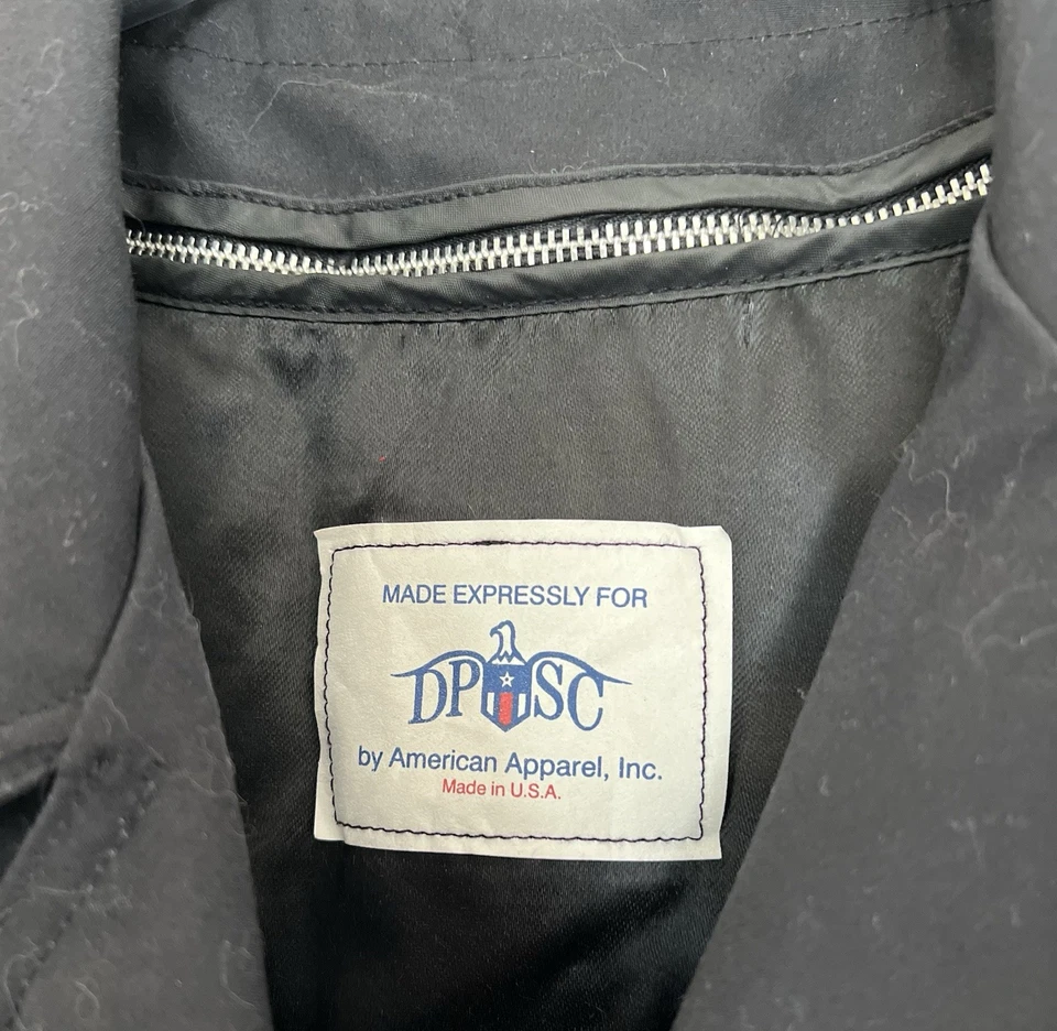 Gabardina militar con cinturón negra American Apparel, Inc, talla 42R *Se envía RÁPIDO Foto 2 de 4