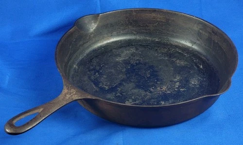 Griswold #9 PN 710XI Slant Erie Logo Cast Iron Skillet w/ Heat Ring - USA