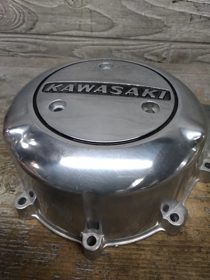 Funda lateral izquierda original Kawasaki 1974-98 KZ400 A/D motor OEM 14031-1007-80 Foto 3 de 4