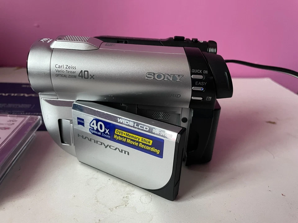 Sony DCR-DVD110E Camcorder + Discs x 2 - Image 2 of 4