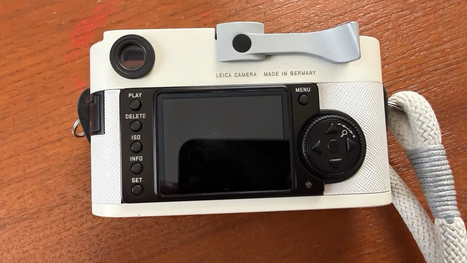 Telémetro digital Leica M Monocromo 10760 ccd. (Solo cuerpo)  Foto 3 de 4