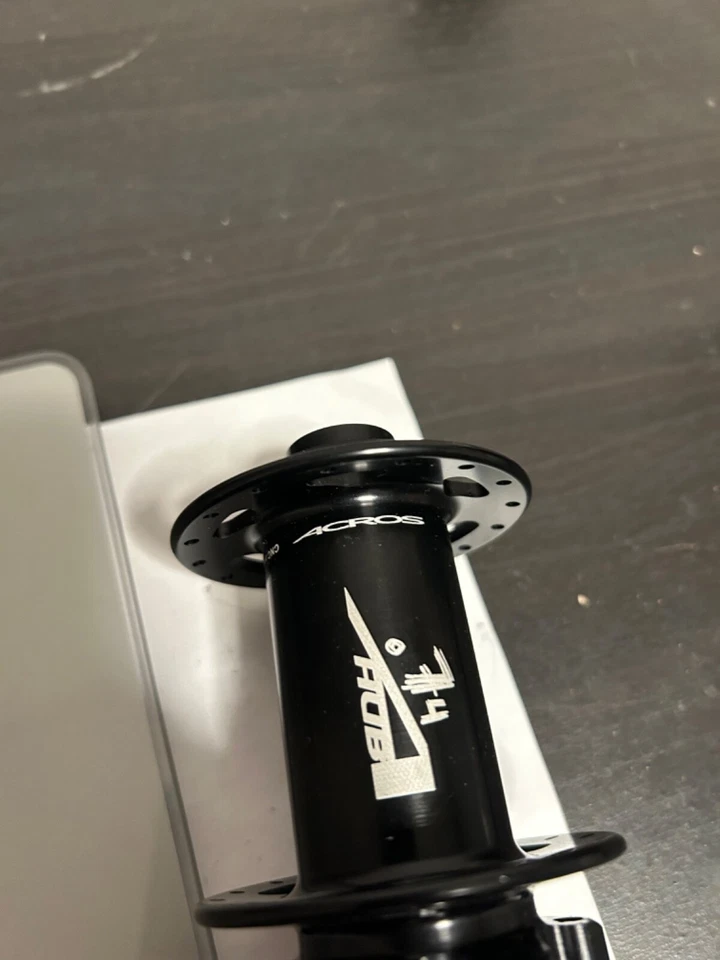 NUEVO Buje Delantero Acros 74 32H, 100x15mm Sin Boost Negro 6 Tornillos Foto 3 de 4