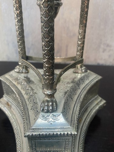 Jarrón trompeta sobre soporte neoclásico plateado cisnes cadenas ornamentado - Imagen 5 de 8