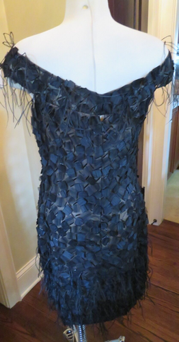 Neu ATEMBERAUBENDES Oscar de la Renta schwarzes Seidenkleid mit Federn & Korsett Größe 12 - Bild 4 von 13