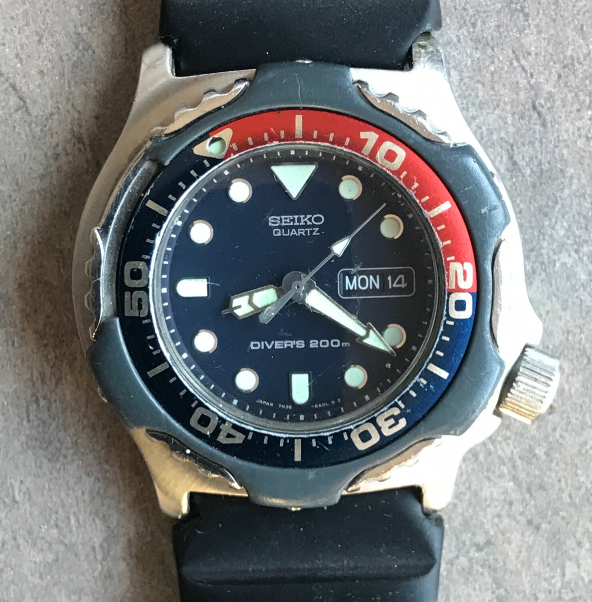 SEIKO ダイバーズウォッチ  ヴィンテージ Vintage Seiko Diver Quartz Men's Watch Stainless Steel Day