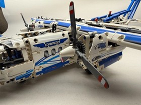 Lego 42025 Technic Cargo Plane &bull; Complete  With Manual Book