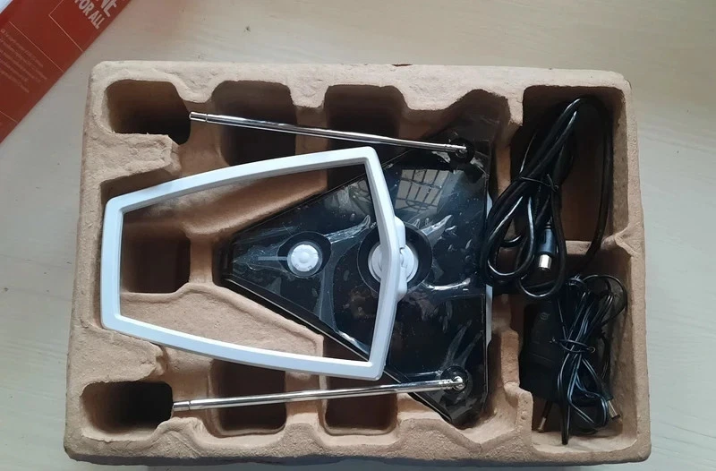 Antenna TV One For All SV9360 Amplificata DVB-T2 Come Nuova Scatola Originale - Imagen 3 de 4