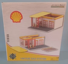 Greenlight 1:64 Vintage Gas Station Shell Oil #2 Collectible Car Scene Set
