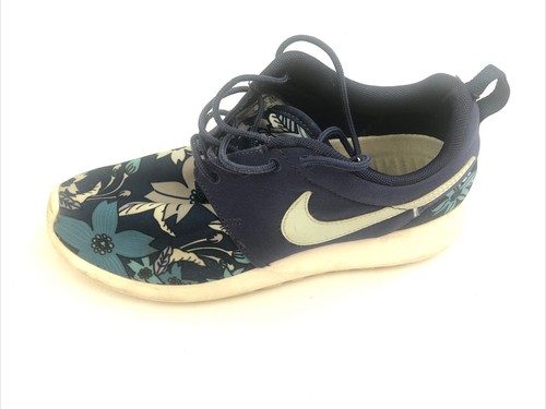 navy roshe one