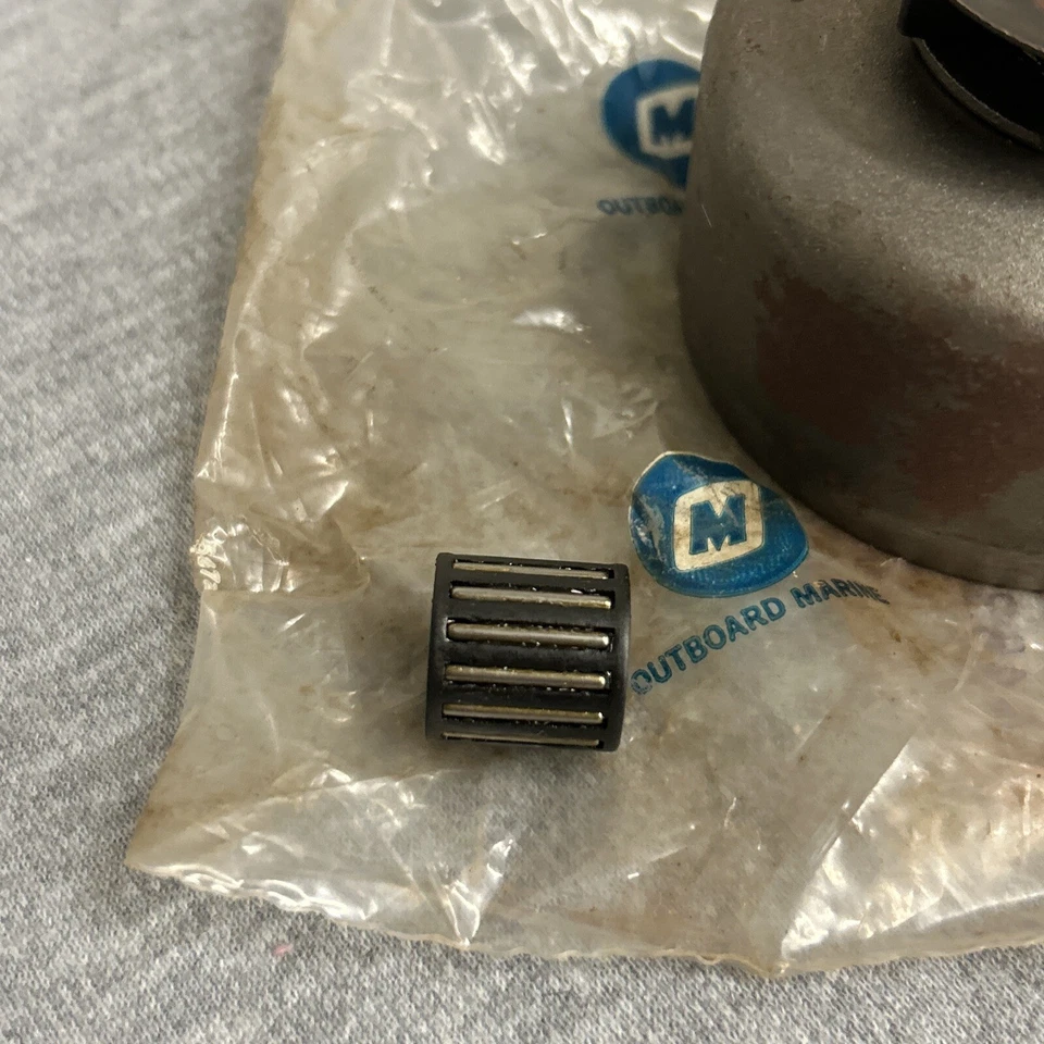 NOS Pioneer 474453 Chainsaw Sprocket Assembly - Image 2 of 4