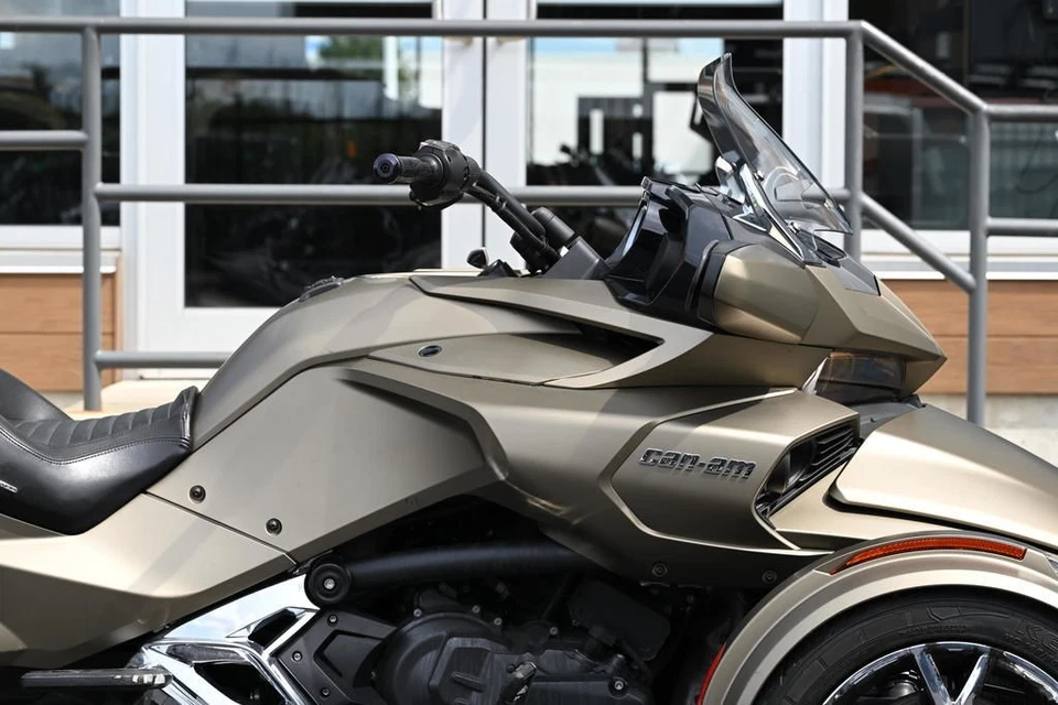Can-Am Spyder F3 Limited 2021 oscuro  Foto 4 de 4