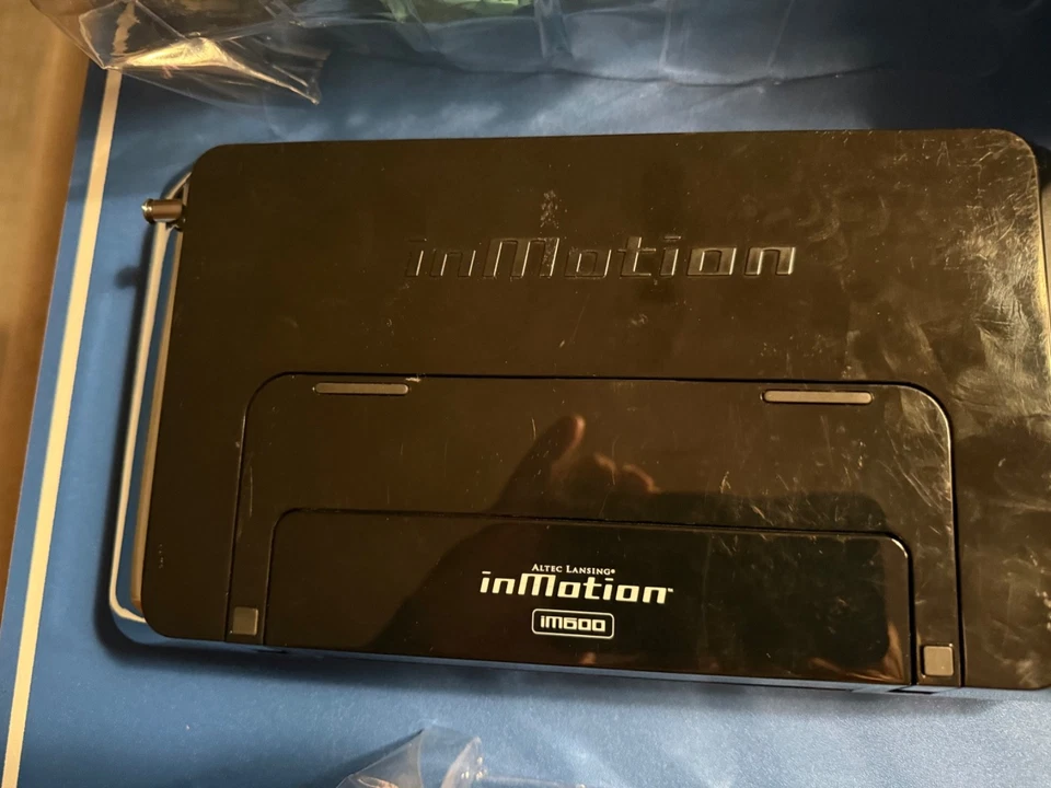 Altavoz portátil de carga Altec Lansing InMotion IM600 iPod Foto 2 de 2