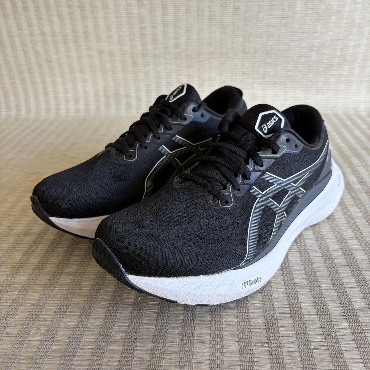 Asics Gel Kayano 30 Running Shoes Mens Size 9 Black White  display picture 2