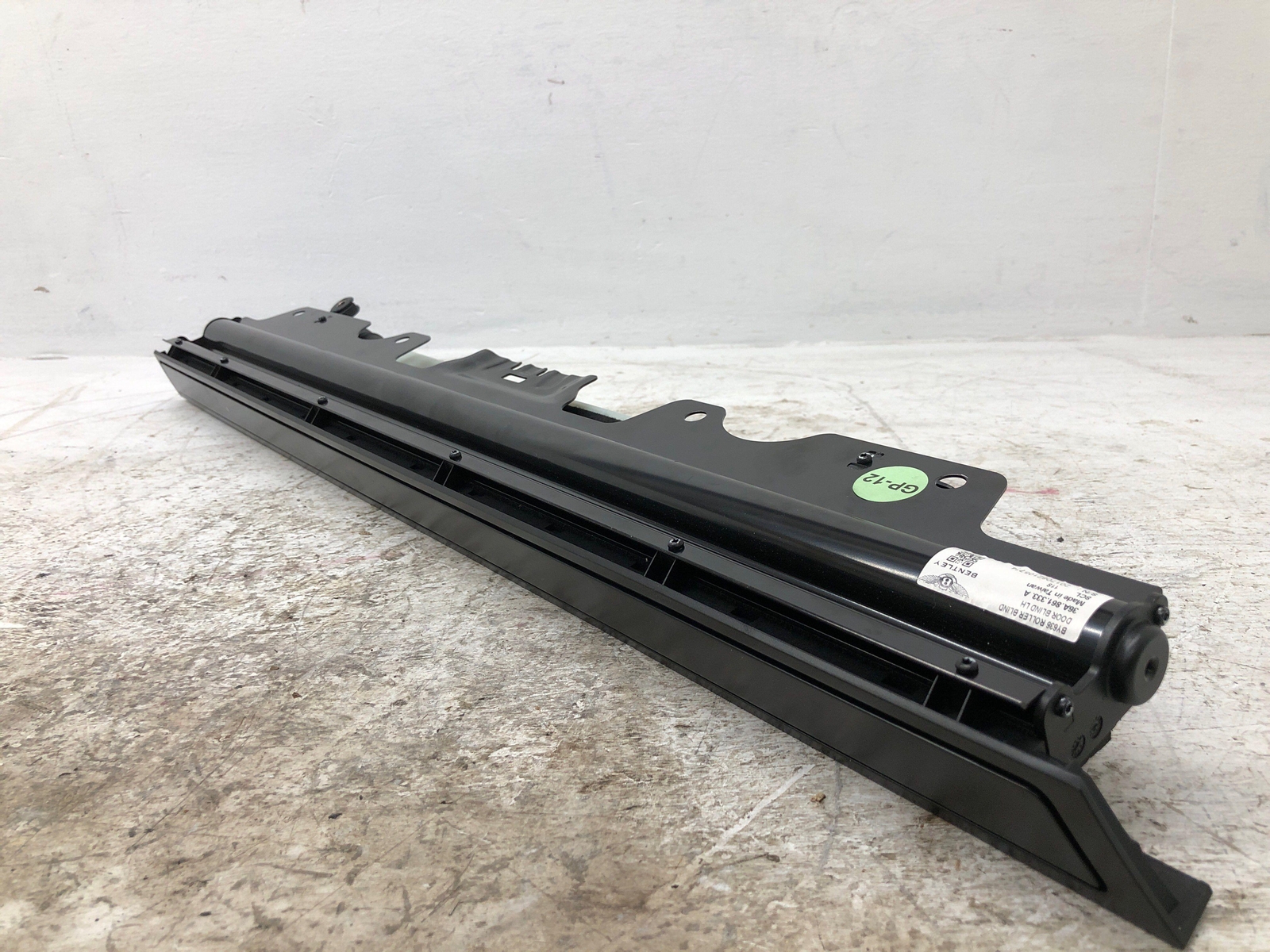 2016-2020 BENTLEY BENTAYGA LEFT REAR DOOR SUNSHADE ROLLER BLIND W/ DRIVE MOTOR