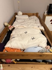 Hochbett / Kinder-/Jugendbett gebraucht, massive Kiefer, ohne Matratze