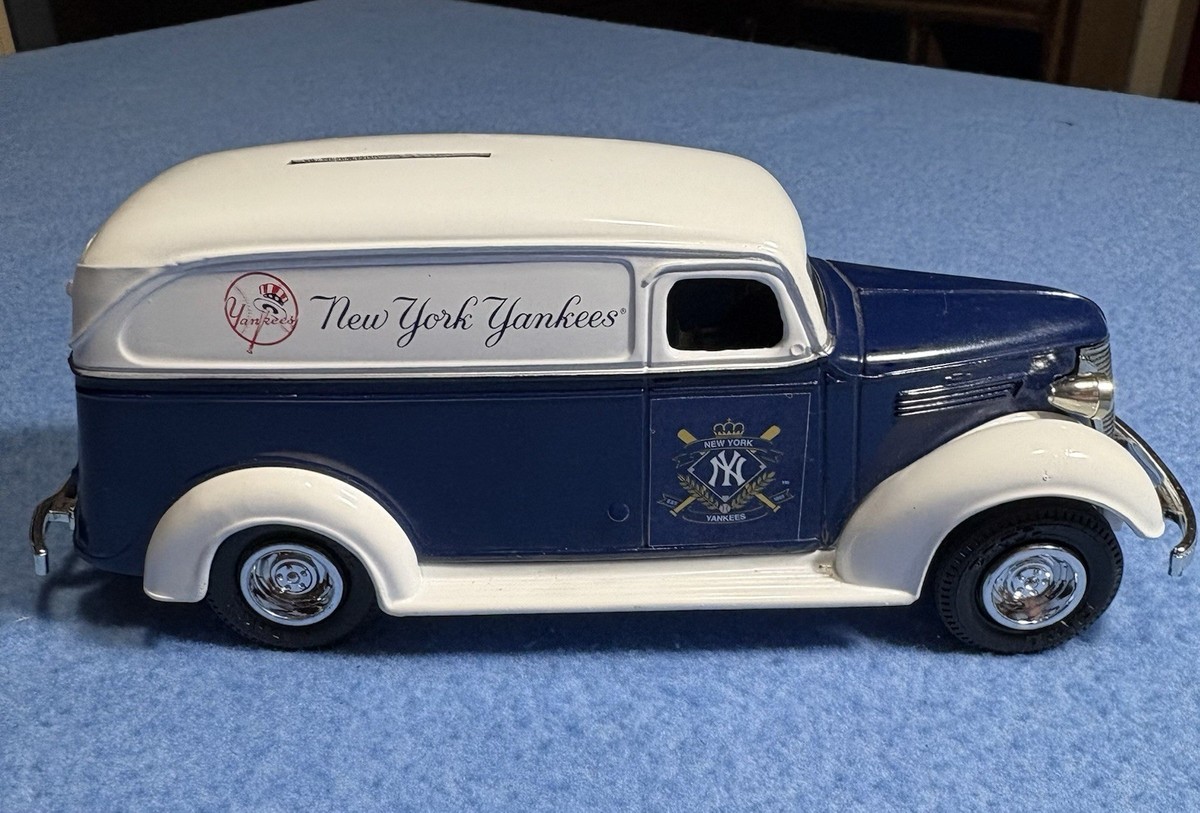 Ertl 1938 New York Yankees Chevy Panel Truck Bank 1:25 Die-Cast