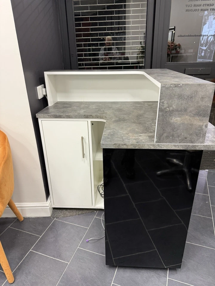 REM Windsor Desk – Salon Reception Counter – Excellent Condition - Image 3 of 4