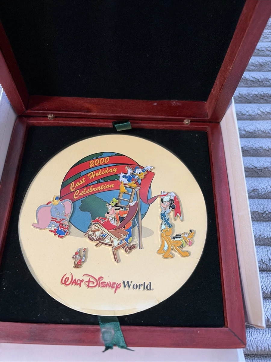 J-75 ウォルトディズニーキャストホリデーセレブレーションギフト2001 Christmas 2000 Contemporary Disney Sets (1968-Now) for sale | eBay