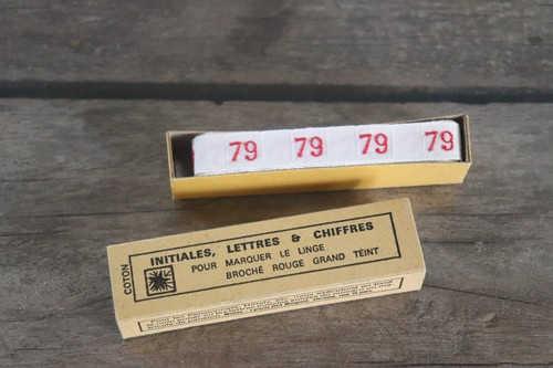 Boîte Ancienne Brodée Coton Chiffre 19 Pour Marquer Le Linge – Vintage