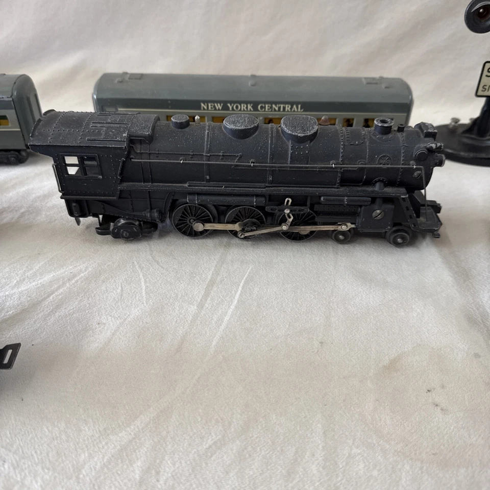 Marx Train New York Central #333 4-6-2 Locomotive & Tender 3 Car Passenger Set - Image 2 of 4