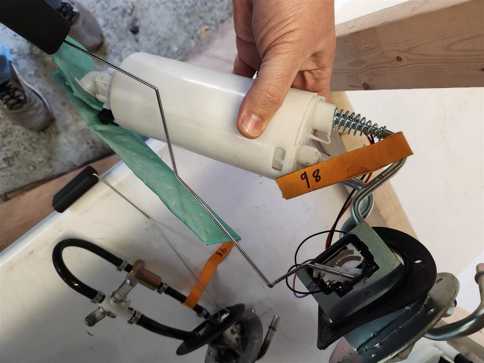 97-02 Corvette C5 LS1 In Tank LEFT SIDE Fuel Pump Assembly GOOD USED GM - Image 3 of 3