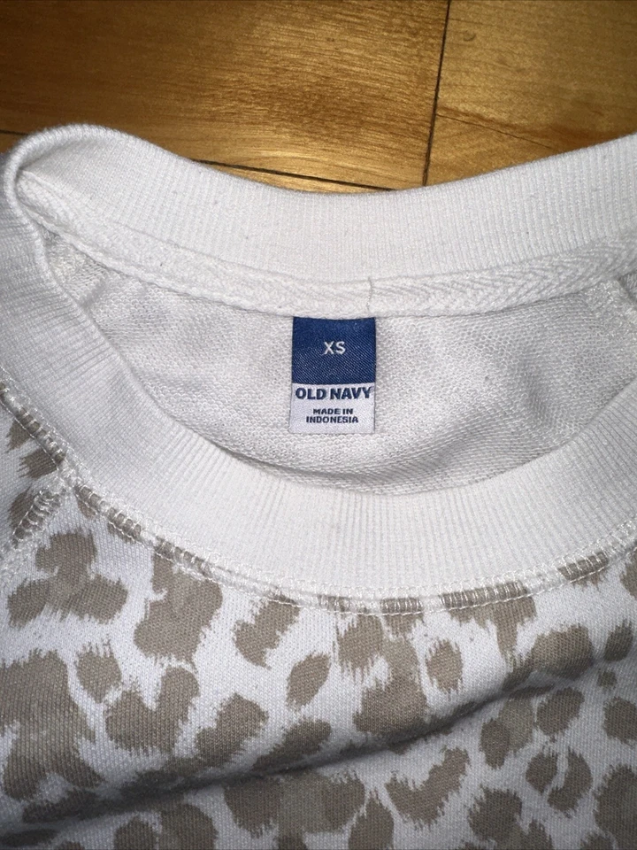 Sudadera para mujer Old Navy Vintage cuello redondo, beige estampado de leopardo, talla XS Foto 4 de 4