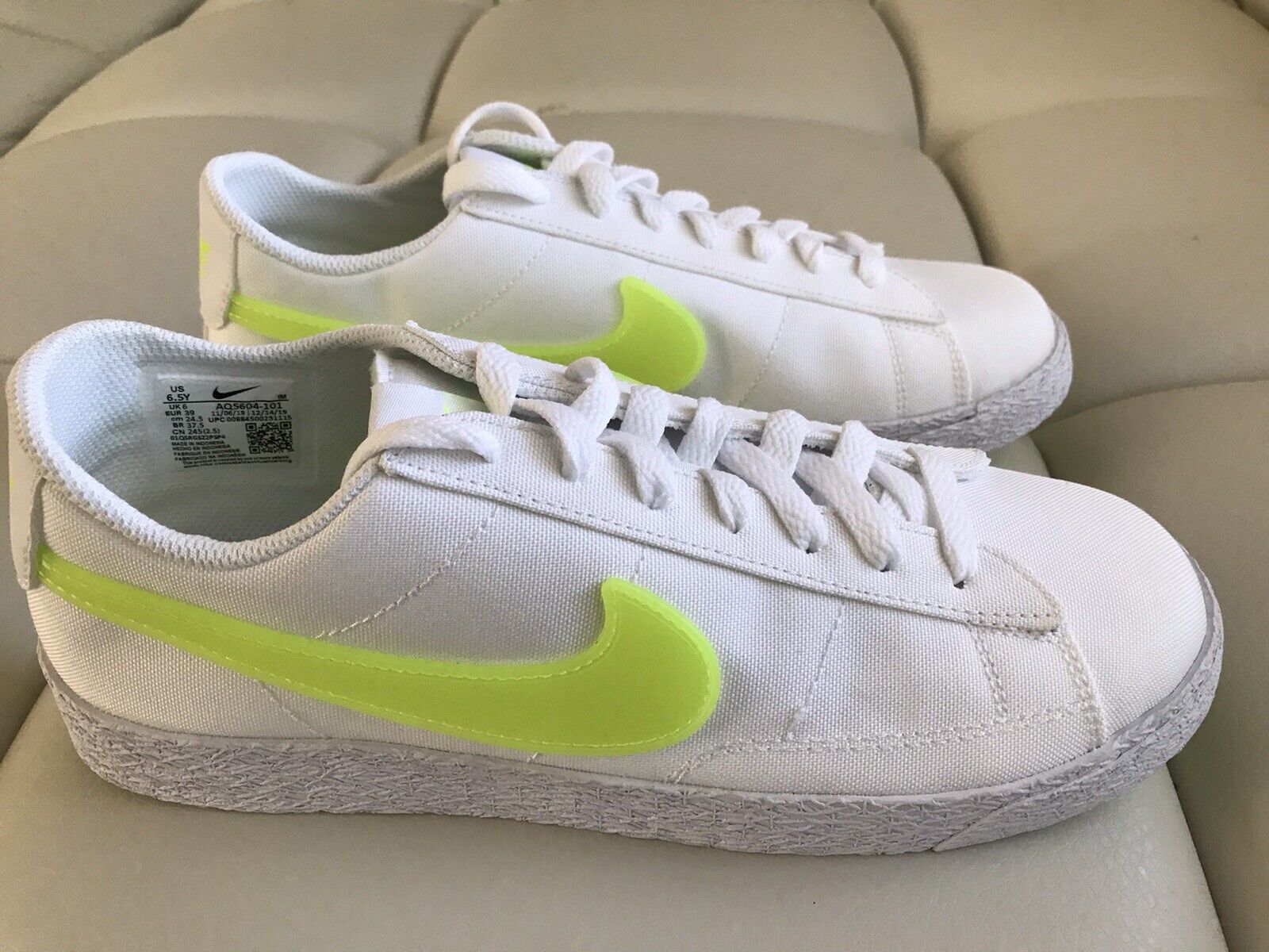 Nike Youth Blazer Low Sneakers Pop White/Neon Green AQ5604-101 Size  6.5Y/WMN 8