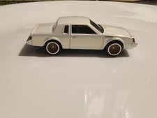 Hot Wheels 1987 Buick Regal GNX 1:64 White Diecast Car Culture Real Riders