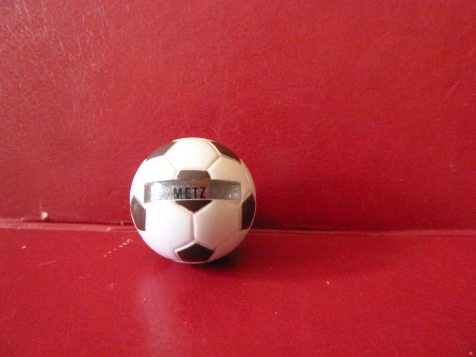 ANCIEN PIN'S FOOTBALL EQUIPE CHAMPIONNAT DE FRANCE. - Photo 1/1
