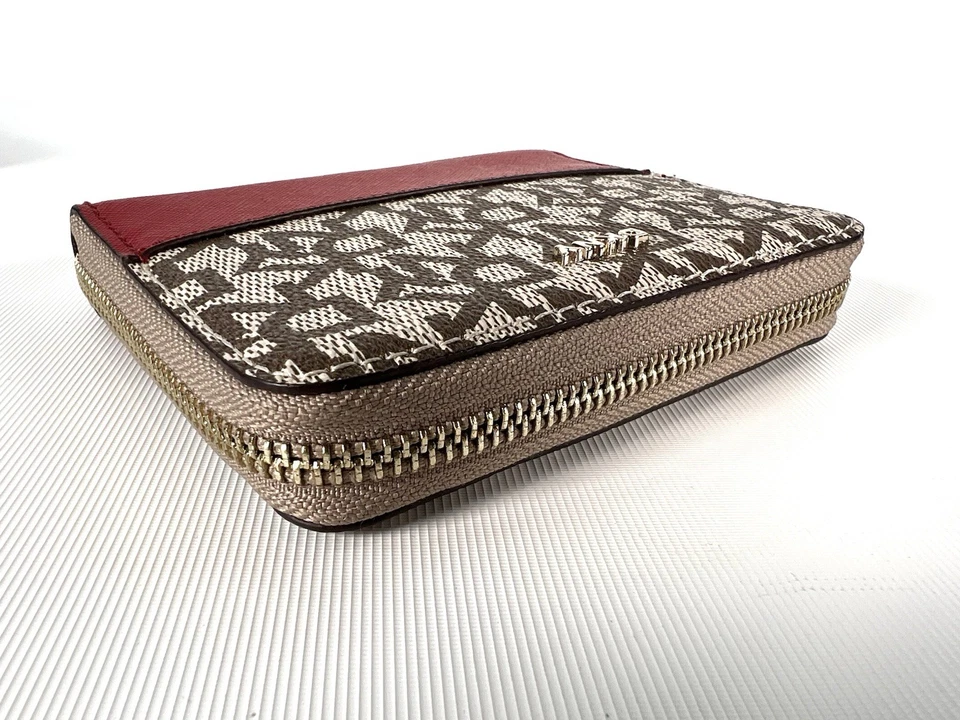 DKNY Vela SM Wallet - New & Boxed Zip Around R13JY - image 3 of 4