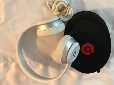 Beats By Dr. Dre Solo2 Wired Headphones White BO518 *** MINT CONDITION W/CASE***