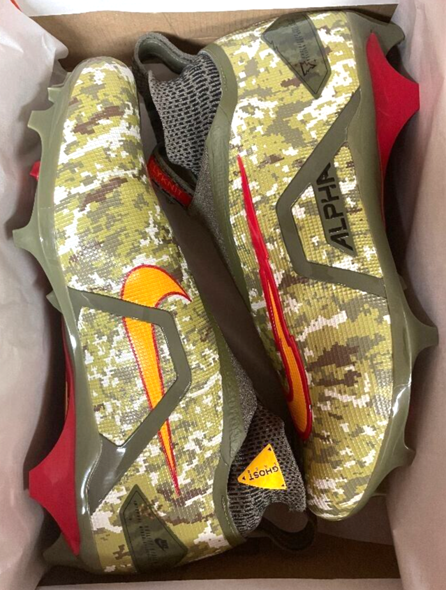 スパイク Nike Alpha Menace Elite 3 \"Travis Kelce\" Size 8 - Nike Alpha Menace Elite 3 Travis Kelce Camo Cleats