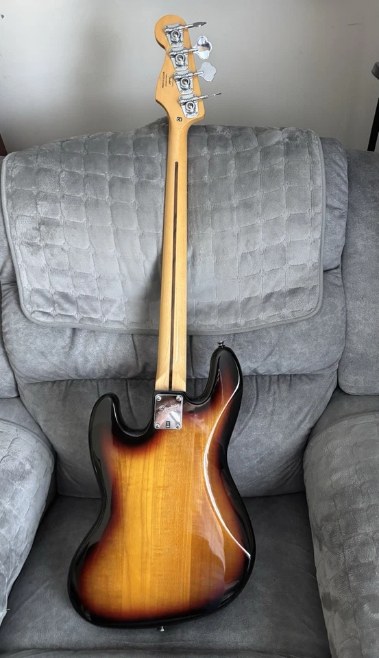 Bajo eléctrico de 4 cuerdas Squier Classic Vibe años 60 Jazz - 3TSB #M923 Foto 4 de 4