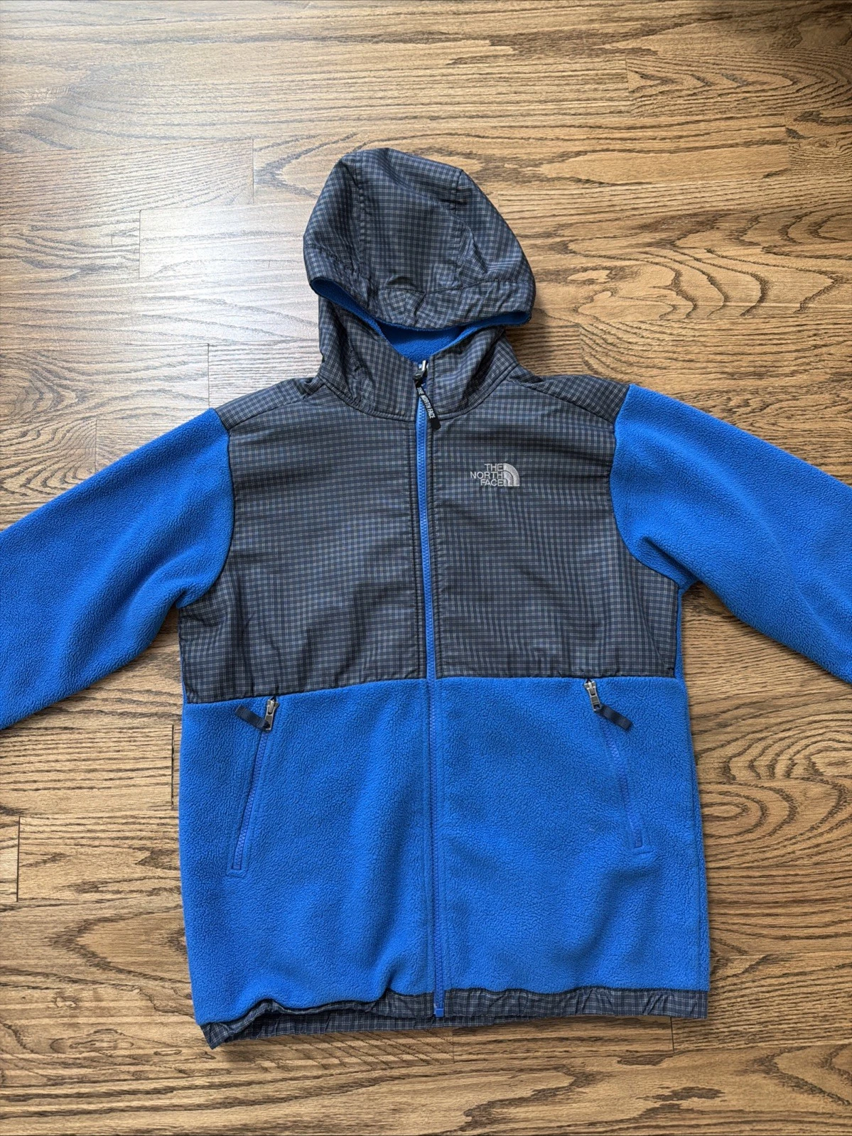 The North Face Boys' Blue and black checkered jacket with hood size XL
Opens in a new window or tab