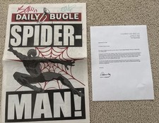 Spider-Man Turn Off The Dark Daily Bugle accessoire de scène signé par U2 Bono & The Edge