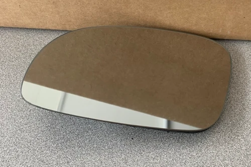 98-04 VW Beetle Front  Left Side Mirror Glass Heated E1 010665 / 067015 USED OEM