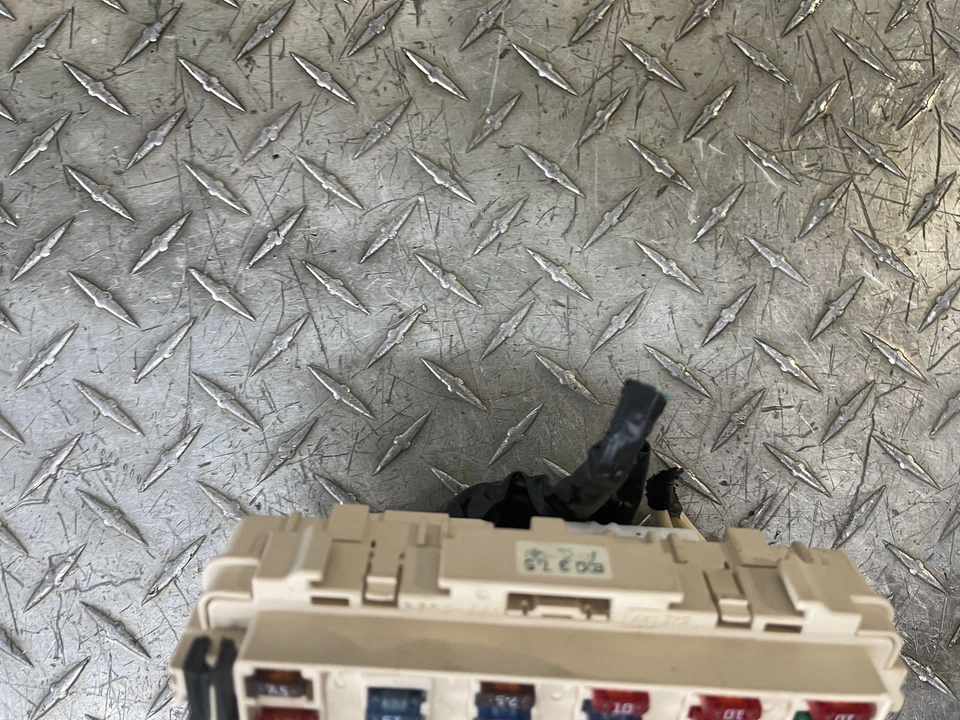 2003 Nissan Frontier caixa de fusíveis interior cabine relé caixa de junção fabricante de equipamento original - Imagem 4 de 4