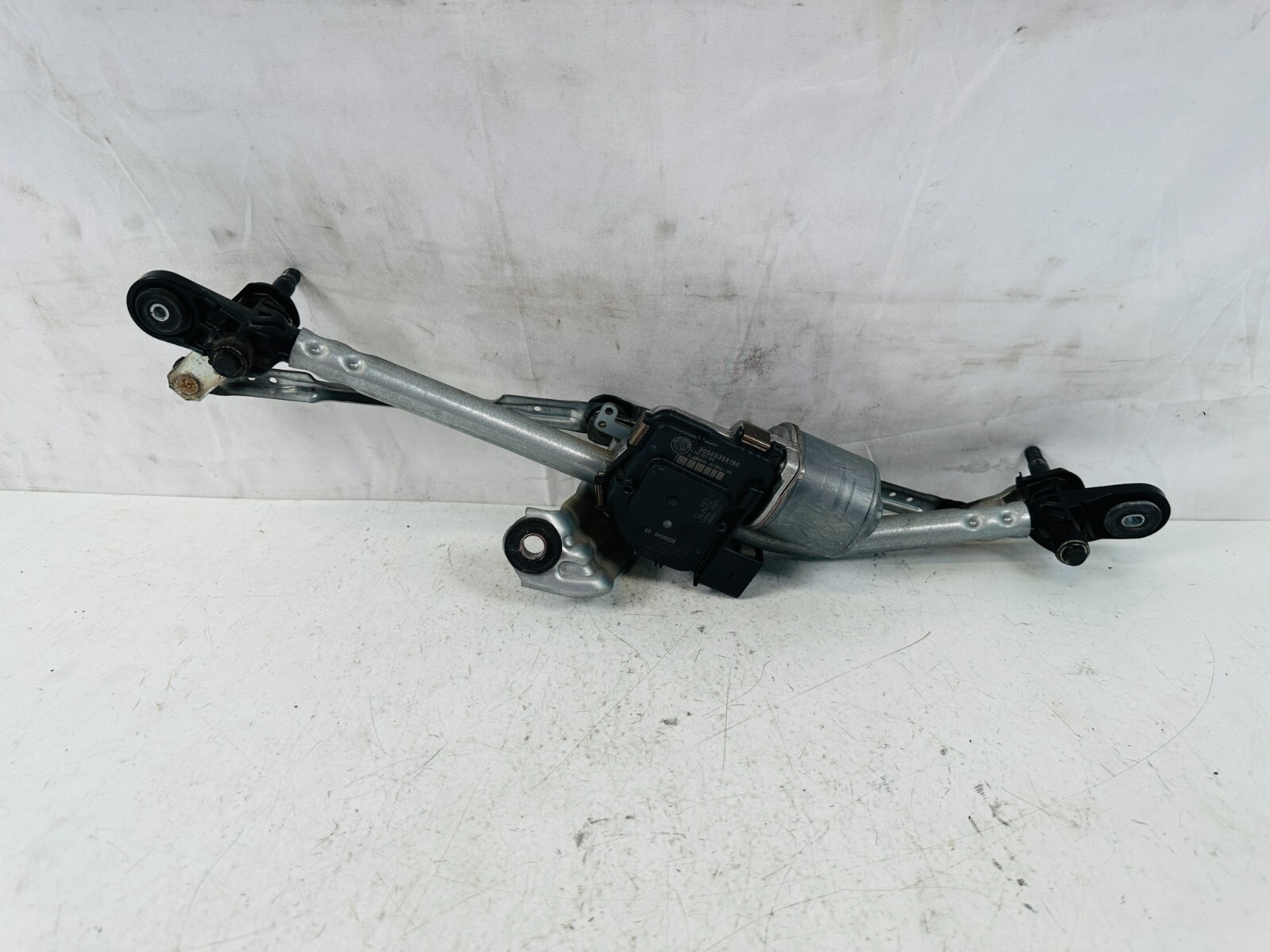 17-19 Alfa Romeo Stelvio Front Windshield Transmission Wiper Linkage Motor