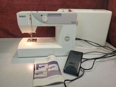 Pfaff 1020 Electric Sewing Machine w/  Foot Pedal & Cover
