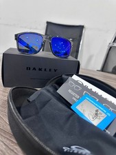 NEW Oakley Holbrook Sunglasses Blue Mirror UV400 Lenses, Polished Black