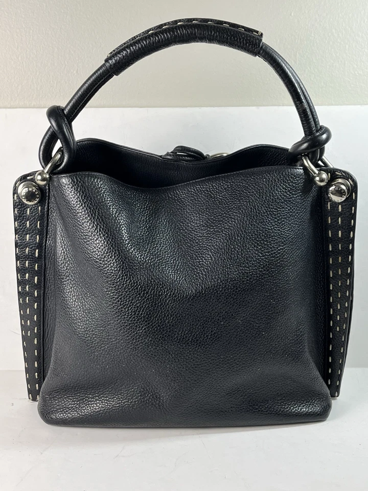 Bolso Cartera BCBG Maxazria Cuero Negro Guijarro en Muy Buen Estado Foto 2 de 4