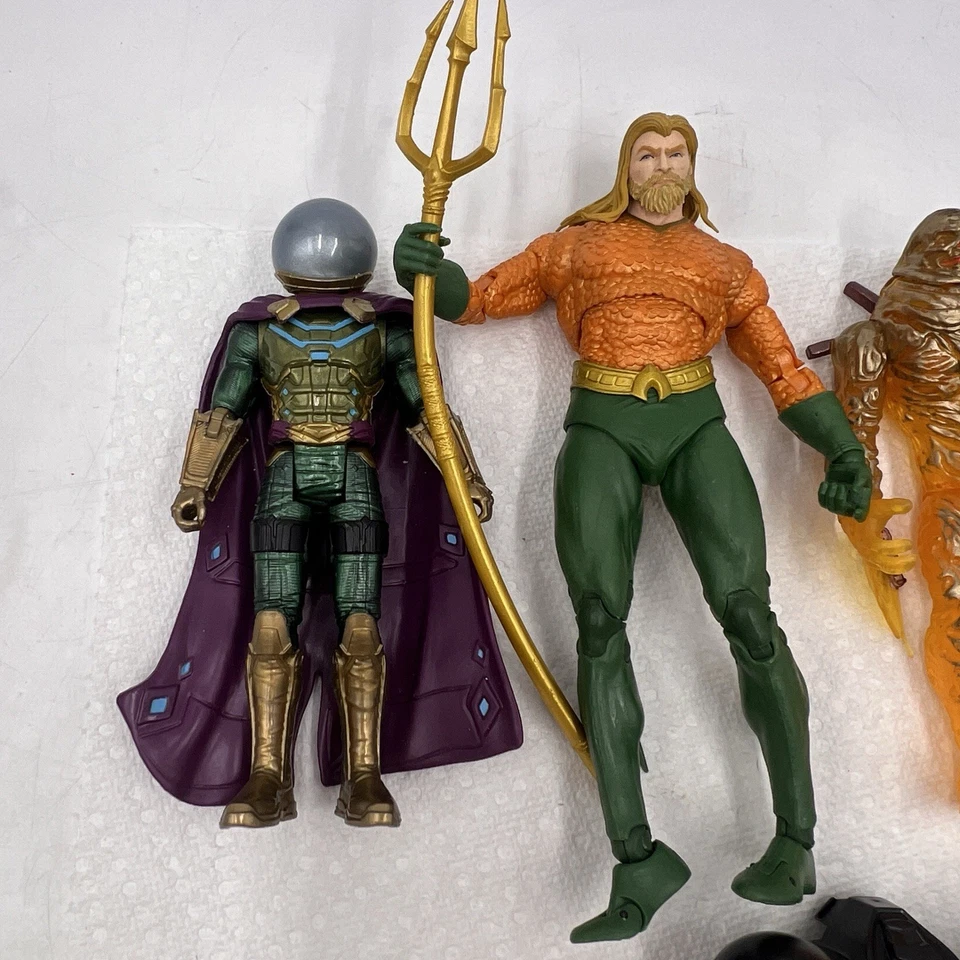 Lote de bonecos Marvel Mysterio, Caveira Vermelha, Homem Fundido, Aquaman ação mista e peças - Imagem 3 de 4