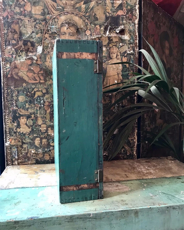 Carpinteros de pecho armario de pino pintado de verde vintage taller industrial  Foto 4 de 4