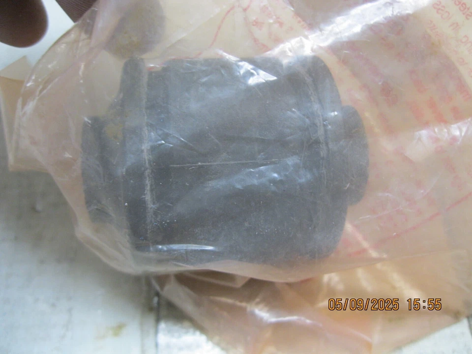 Suspension Control Arm Bushing McQuay-Norris FB917 - Image 2 of 4