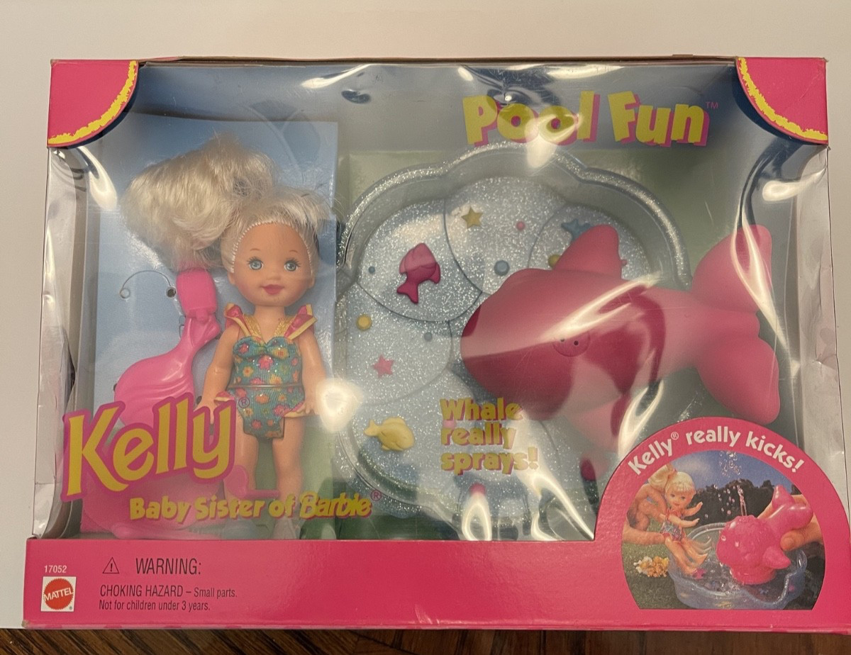 New old Sto 1996 Pool Fun Kelly Baby Sister Barbie Set Whale Squirts Kelly Kicks