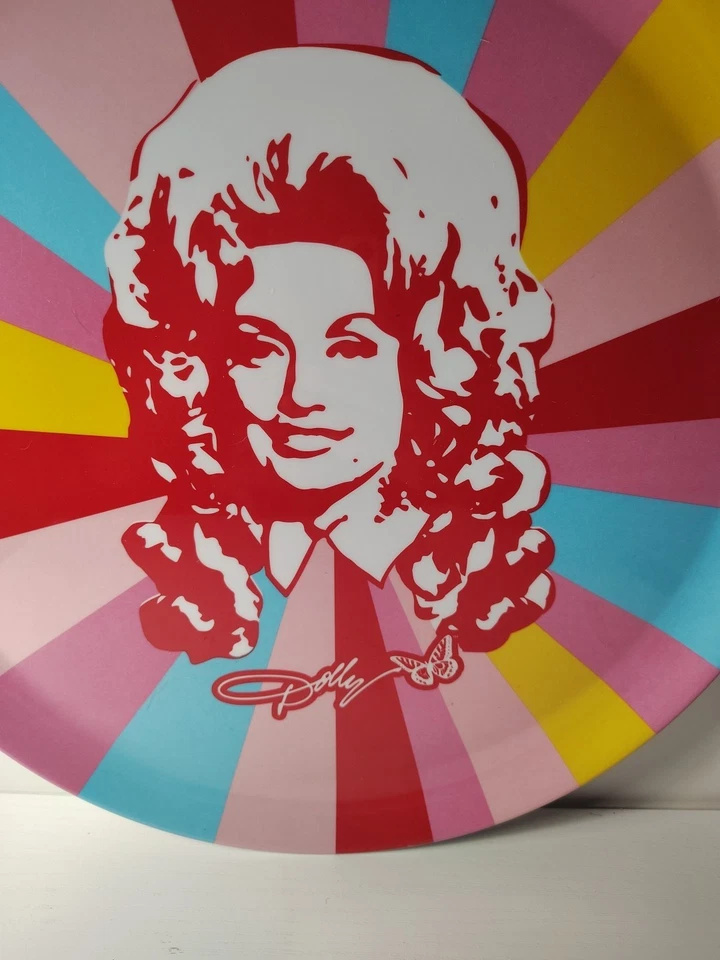 Bandeja para servir Dolly Parton 14" redonda multicolor de melamina, foto retro Dolly Foto 2 de 3