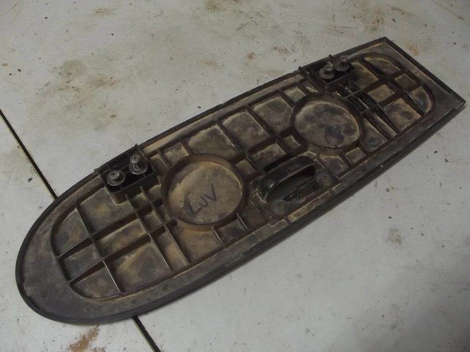 Tapa interior de la puerta de la guantera de la camioneta Chevrolet Luv Foto 4 de 4