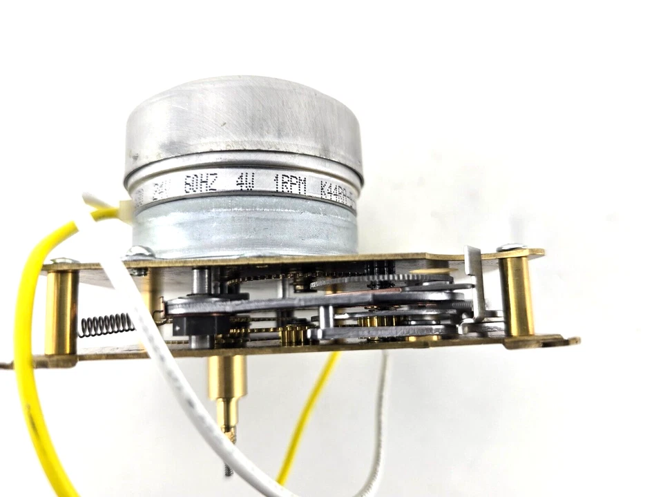 NEW Hansen Synchron Clock Motor 24V 60Hz 4W 1RPM K44RA K44RA-5-6-76 33003-1406 - Image 4 of 4